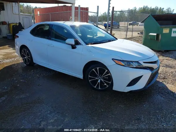 4T1B11HK5JU532707 2018 TOYOTA CAMRY - Image 1