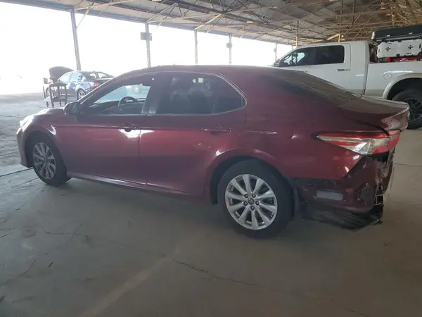 4T1B11HK5JU532979 2018 TOYOTA CAMRY - Image 2
