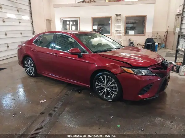 4T1B11HK5JU533730 2018 TOYOTA CAMRY - Image 1
