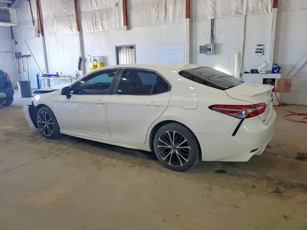 4T1B11HK5JU534621 2018 TOYOTA CAMRY - Image 2