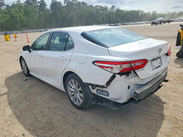 4T1B11HK5JU535073 2018 TOYOTA CAMRY - Image 2