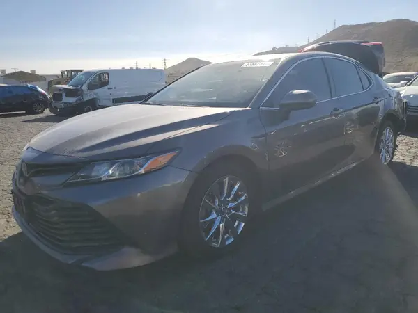 4T1B11HK5JU536000 2018 TOYOTA CAMRY - Image 1