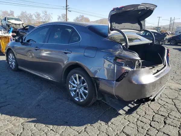 4T1B11HK5JU536000 2018 TOYOTA CAMRY - Image 2