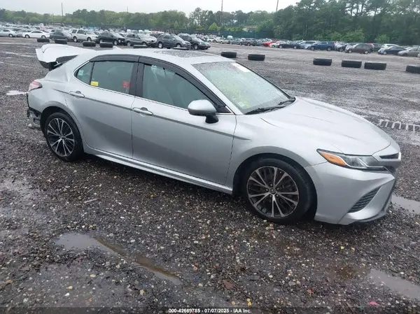 4T1B11HK5JU536062 2018 TOYOTA CAMRY - Image 1