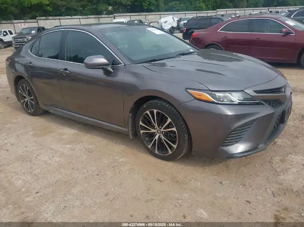 4T1B11HK5JU539057 2018 TOYOTA CAMRY - Image 1