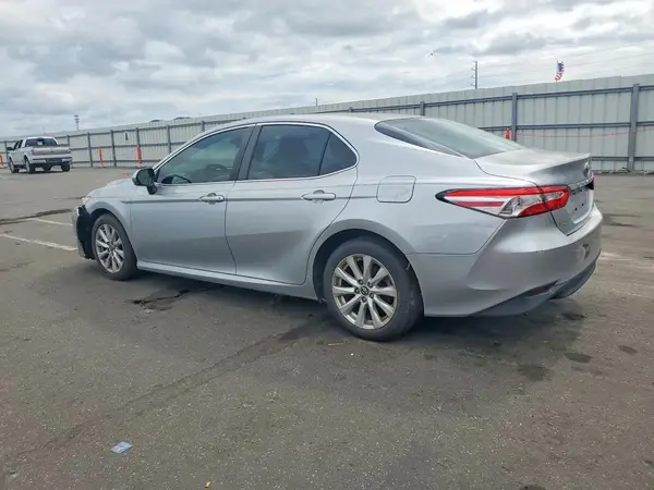 4T1B11HK5JU539432 2018 TOYOTA CAMRY - Image 2
