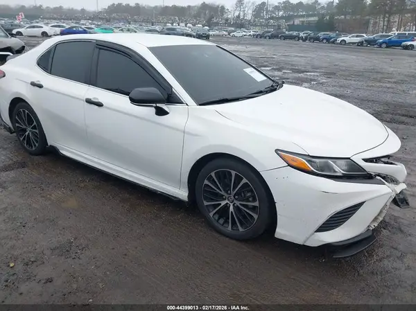 4T1B11HK5JU542637 2018 TOYOTA CAMRY - Image 1