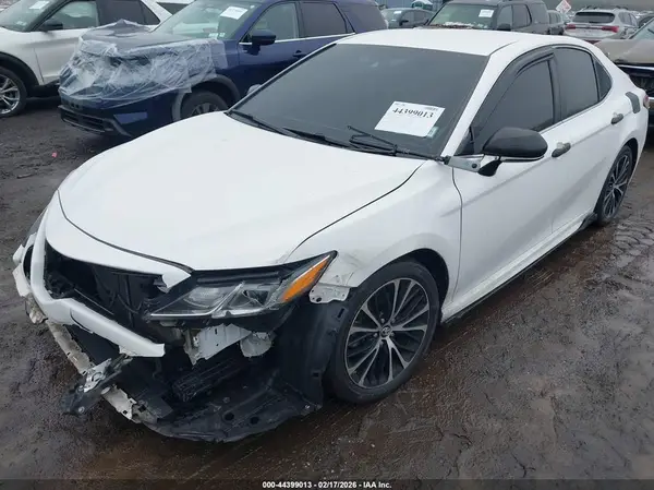 4T1B11HK5JU542637 2018 TOYOTA CAMRY - Image 2