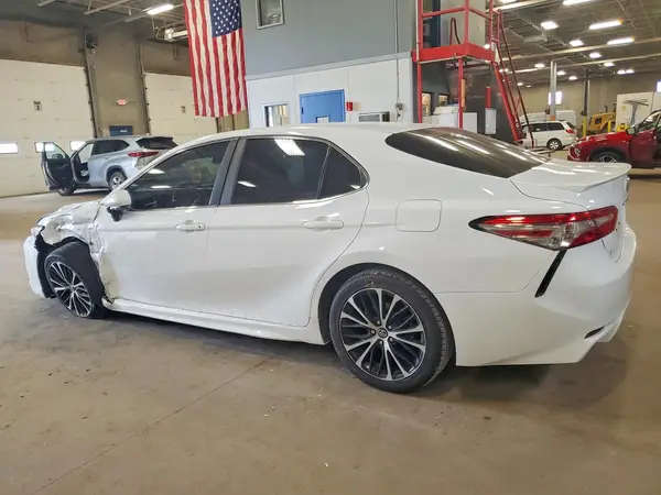 4T1B11HK5JU543075 2018 TOYOTA CAMRY - Image 2