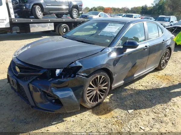 4T1B11HK5JU545750 2018 TOYOTA CAMRY - Image 2