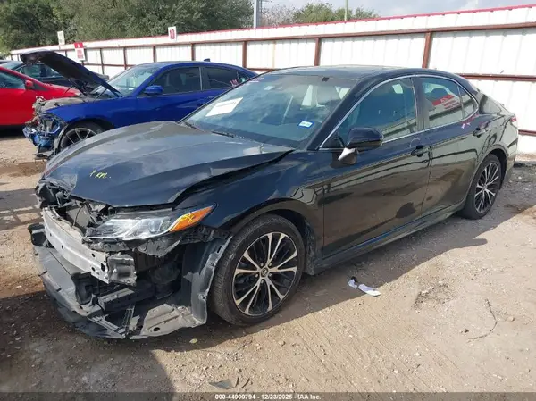 4T1B11HK5JU548051 2018 TOYOTA CAMRY - Image 2