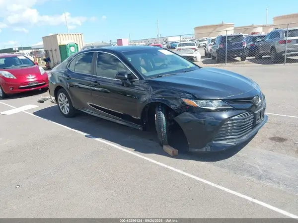 4T1B11HK5JU551743 2018 TOYOTA CAMRY - Image 1