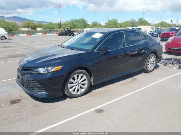4T1B11HK5JU551743 2018 TOYOTA CAMRY - Image 2
