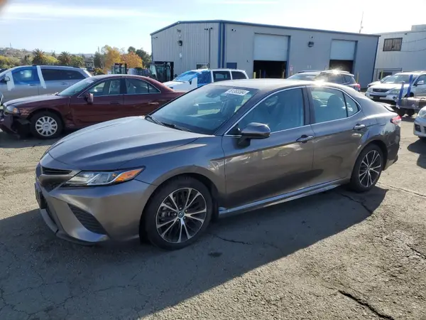 4T1B11HK5JU552519 2018 TOYOTA CAMRY - Image 1