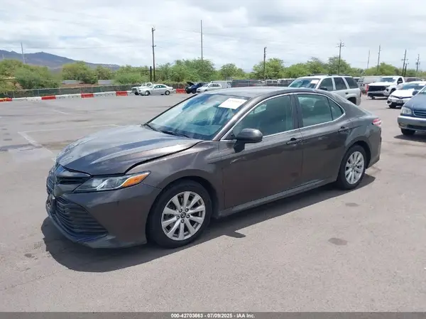 4T1B11HK5JU555632 2018 TOYOTA CAMRY - Image 2