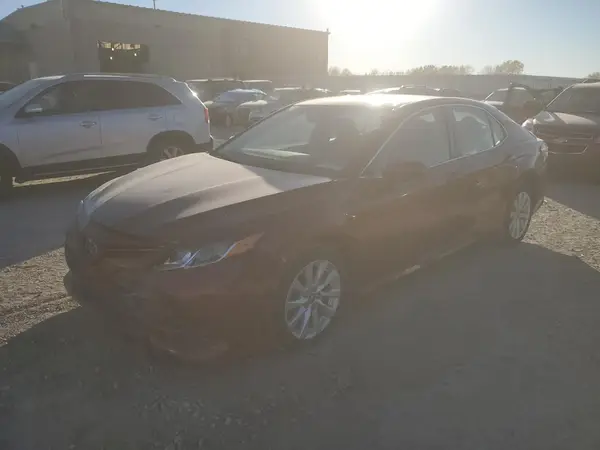 4T1B11HK5JU556327 2018 TOYOTA CAMRY - Image 1