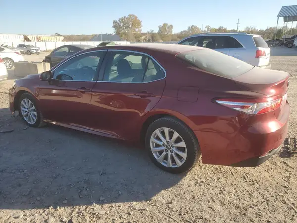 4T1B11HK5JU556327 2018 TOYOTA CAMRY - Image 2