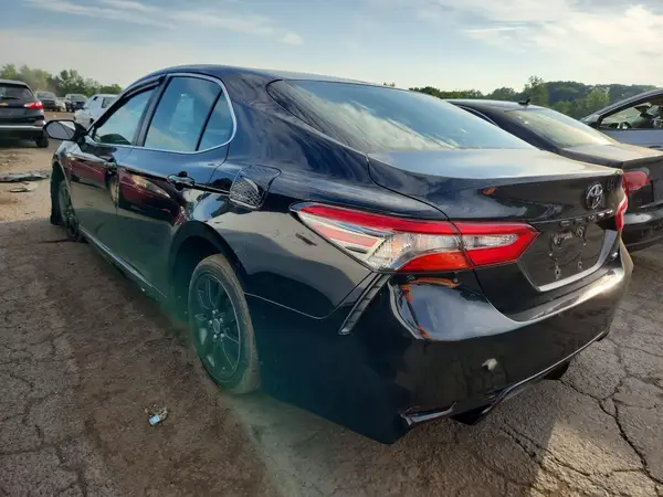 4T1B11HK5JU556795 2018 TOYOTA CAMRY - Image 2