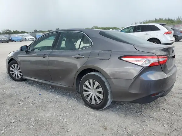 4T1B11HK5JU558093 2018 TOYOTA CAMRY - Image 2