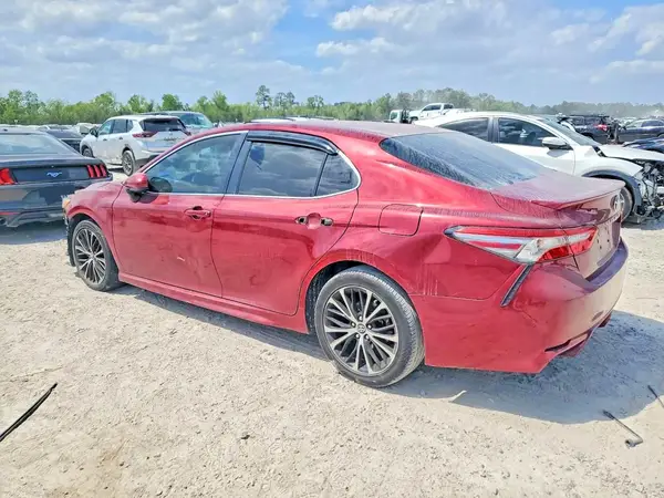 4T1B11HK5JU559213 2018 TOYOTA CAMRY - Image 2