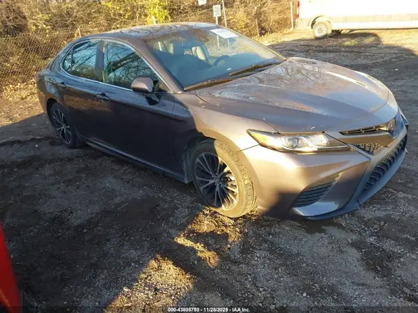 4T1B11HK5JU560023 2018 TOYOTA CAMRY - Image 1