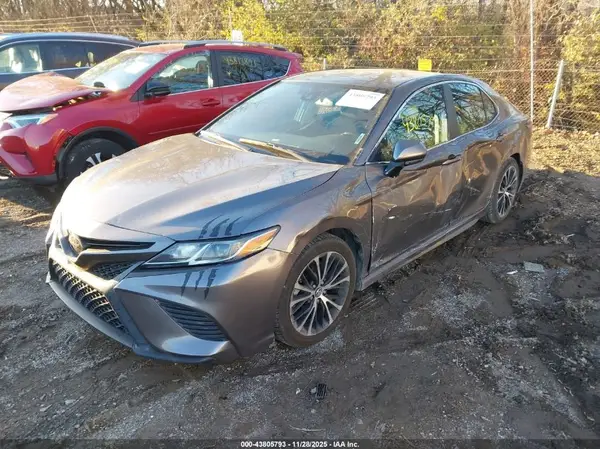 4T1B11HK5JU560023 2018 TOYOTA CAMRY - Image 2