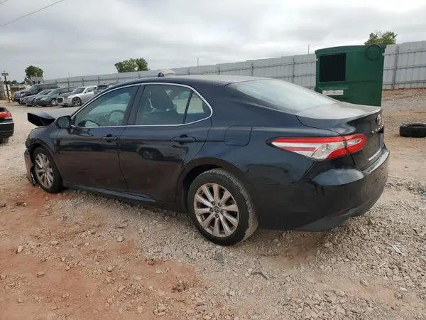 4T1B11HK5JU560524 2018 TOYOTA CAMRY - Image 2