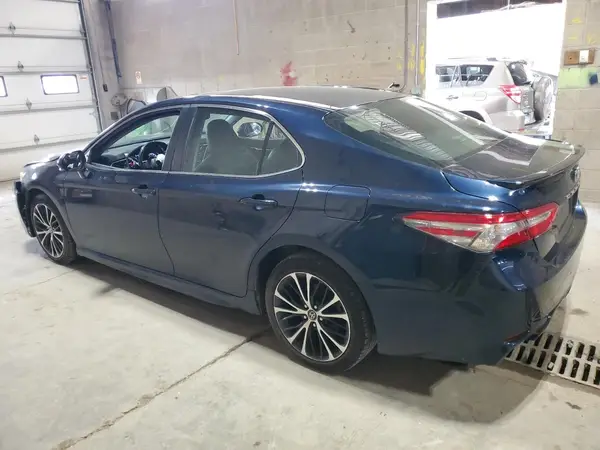 4T1B11HK5JU560958 2018 TOYOTA CAMRY - Image 2