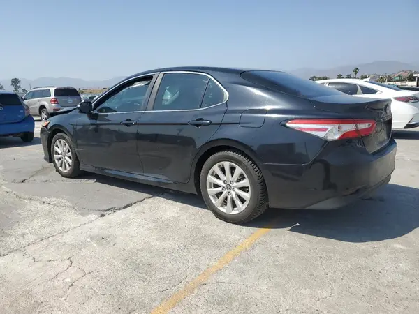 4T1B11HK5JU561513 2018 TOYOTA CAMRY - Image 2