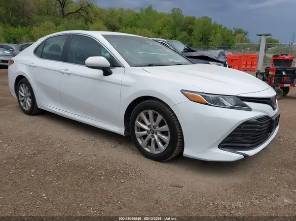 4T1B11HK5JU561544 2018 TOYOTA CAMRY - Image 1