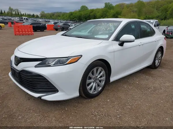 4T1B11HK5JU561544 2018 TOYOTA CAMRY - Image 2