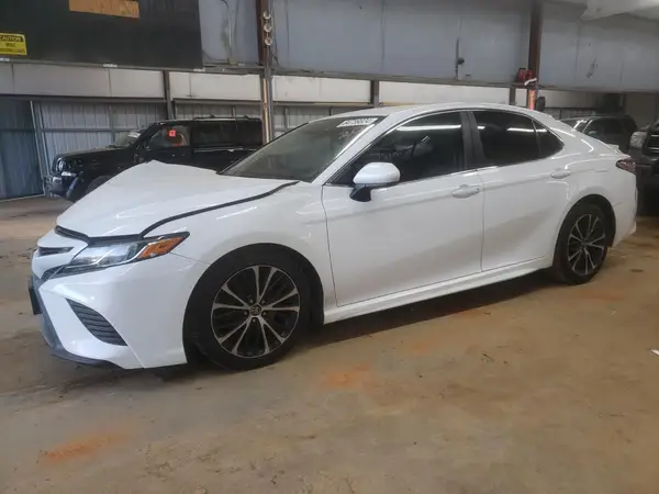 4T1B11HK5JU561723 2018 TOYOTA CAMRY - Image 1
