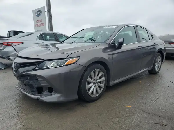 4T1B11HK5JU562273 2018 TOYOTA CAMRY - Image 1