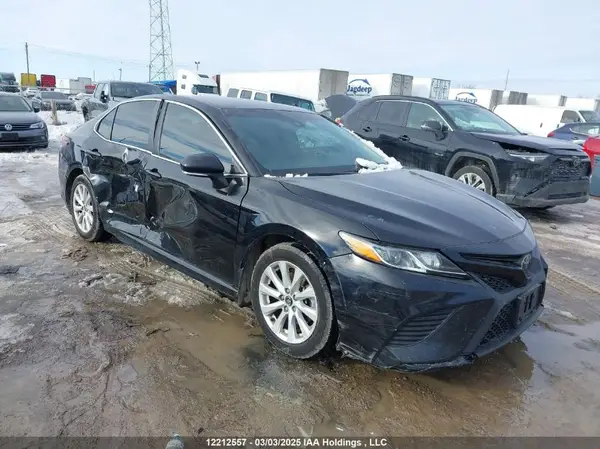 4T1B11HK5JU562838 2018 TOYOTA CAMRY - Image 1
