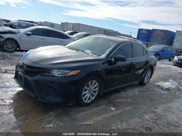 4T1B11HK5JU562838 2018 TOYOTA CAMRY - Image 2
