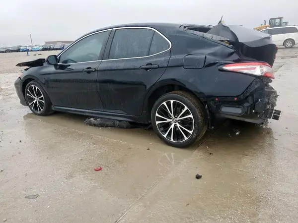 4T1B11HK5JU563987 2018 TOYOTA CAMRY - Image 2