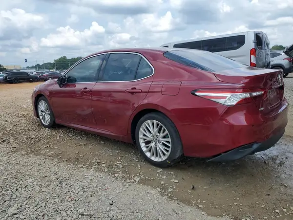 4T1B11HK5JU565108 2018 TOYOTA CAMRY - Image 2