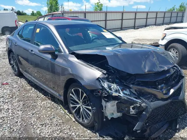 4T1B11HK5JU565125 2018 TOYOTA CAMRY - Image 1