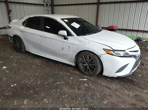 4T1B11HK5JU566002 2018 TOYOTA CAMRY - Image 1