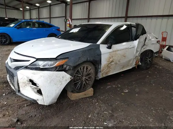 4T1B11HK5JU566002 2018 TOYOTA CAMRY - Image 2