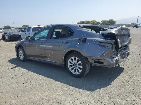 4T1B11HK5JU566257 2018 TOYOTA CAMRY - Image 2