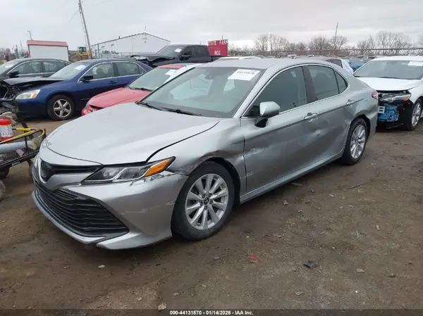 4T1B11HK5JU566291 2018 TOYOTA CAMRY - Image 2