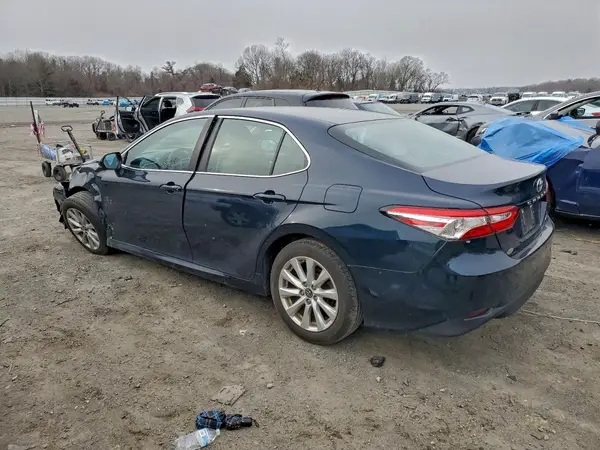 4T1B11HK5JU569319 2018 TOYOTA CAMRY - Image 2