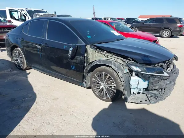 4T1B11HK5JU569398 2018 TOYOTA CAMRY - Image 1