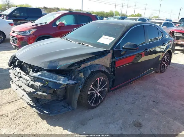 4T1B11HK5JU569398 2018 TOYOTA CAMRY - Image 2