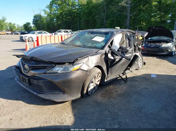 4T1B11HK5JU569675 2018 TOYOTA CAMRY - Image 2
