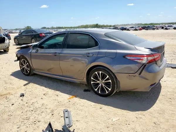 4T1B11HK5JU570065 2018 TOYOTA CAMRY - Image 2