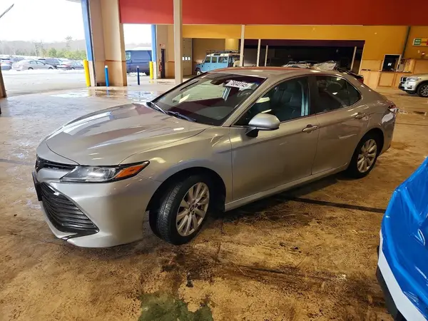 4T1B11HK5JU570938 2018 TOYOTA CAMRY - Image 1