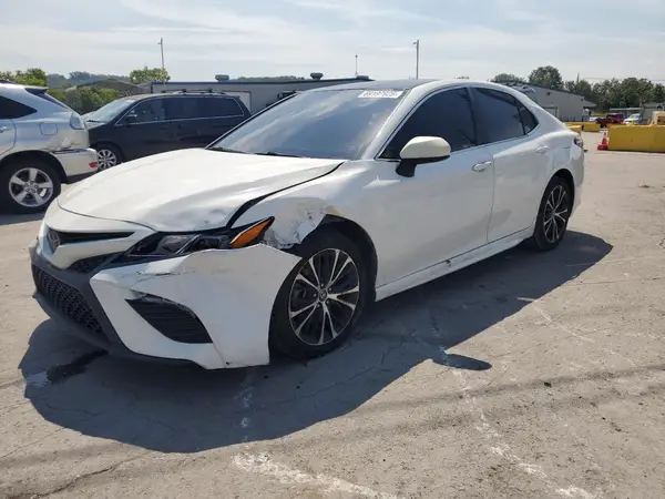 4T1B11HK5JU571085 2018 TOYOTA CAMRY - Image 1