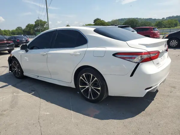 4T1B11HK5JU571085 2018 TOYOTA CAMRY - Image 2